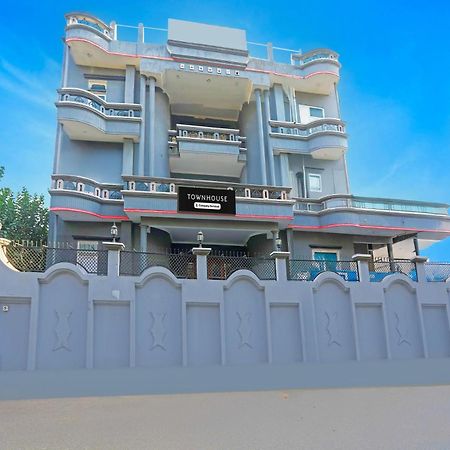 Super Townhouse Vijay Khand Gomti Nagar Lucknow Exterior photo
