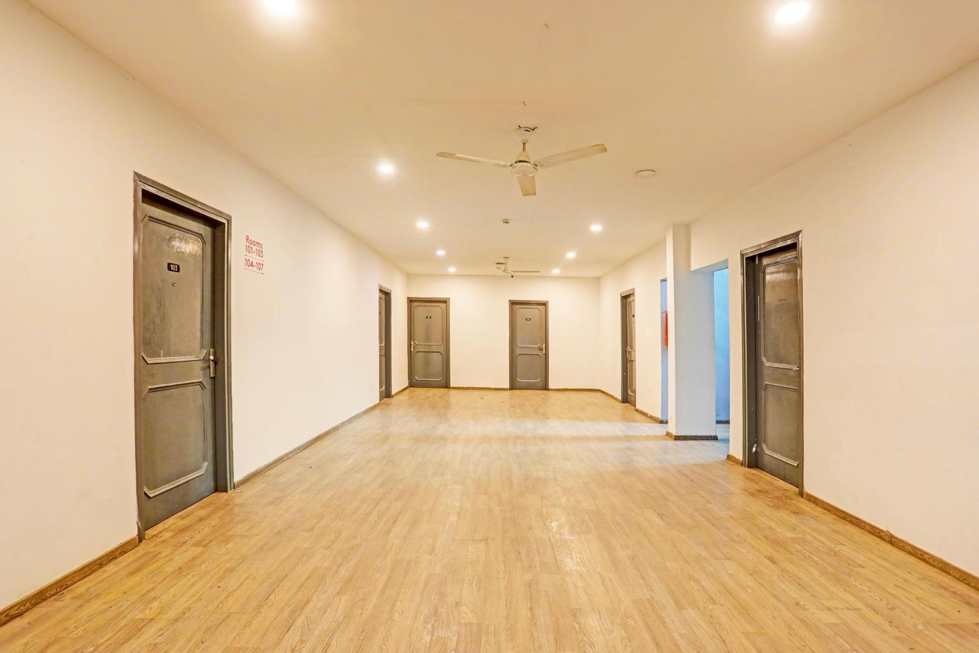 Super Townhouse Vijay Khand Gomti Nagar Lucknow Exterior photo