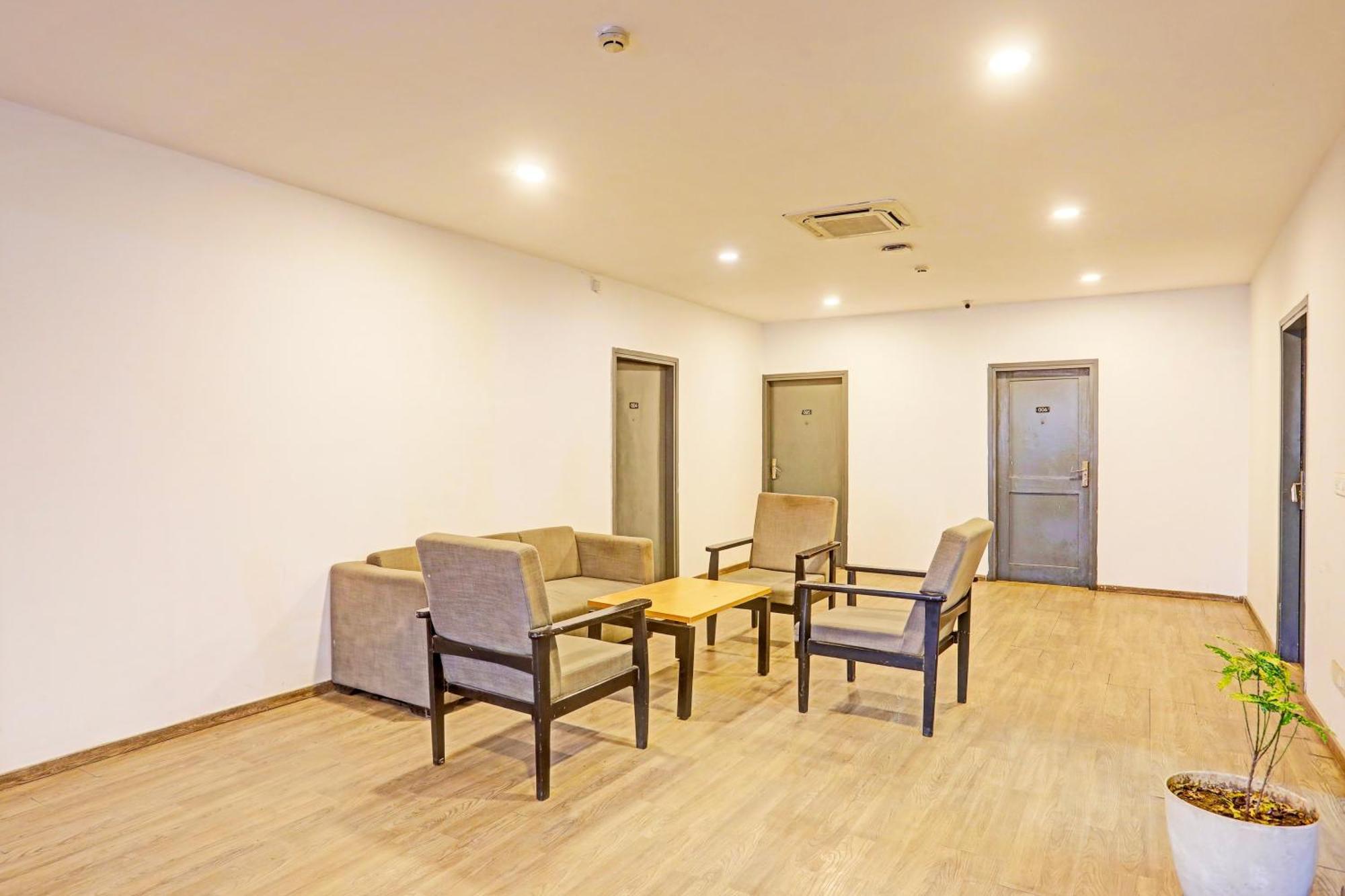 Super Townhouse Vijay Khand Gomti Nagar Lucknow Exterior photo