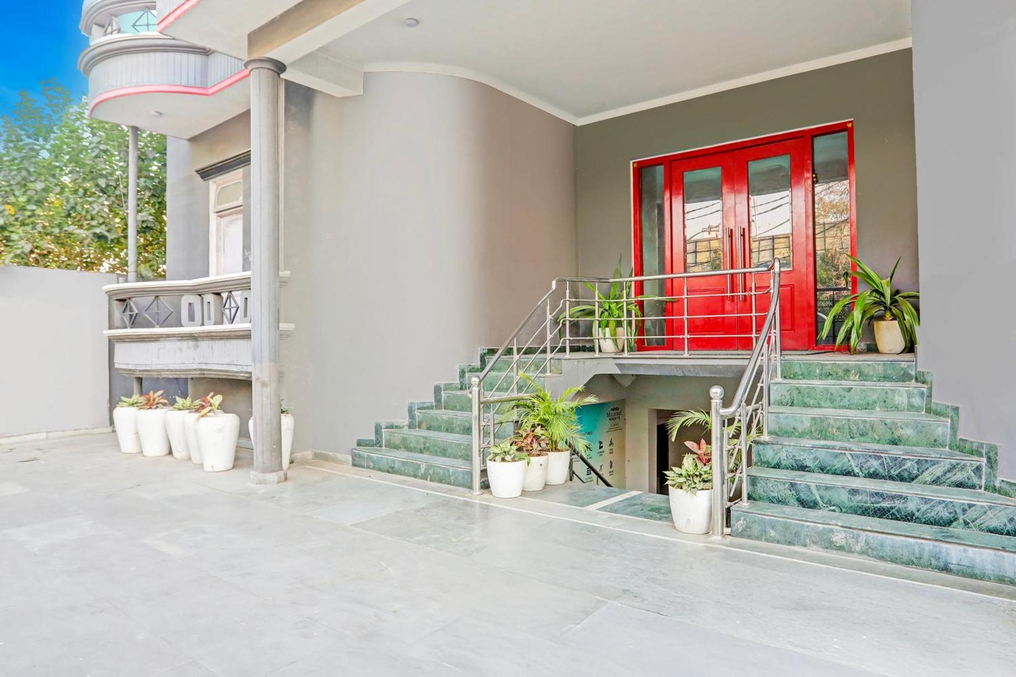 Super Townhouse Vijay Khand Gomti Nagar Lucknow Exterior photo