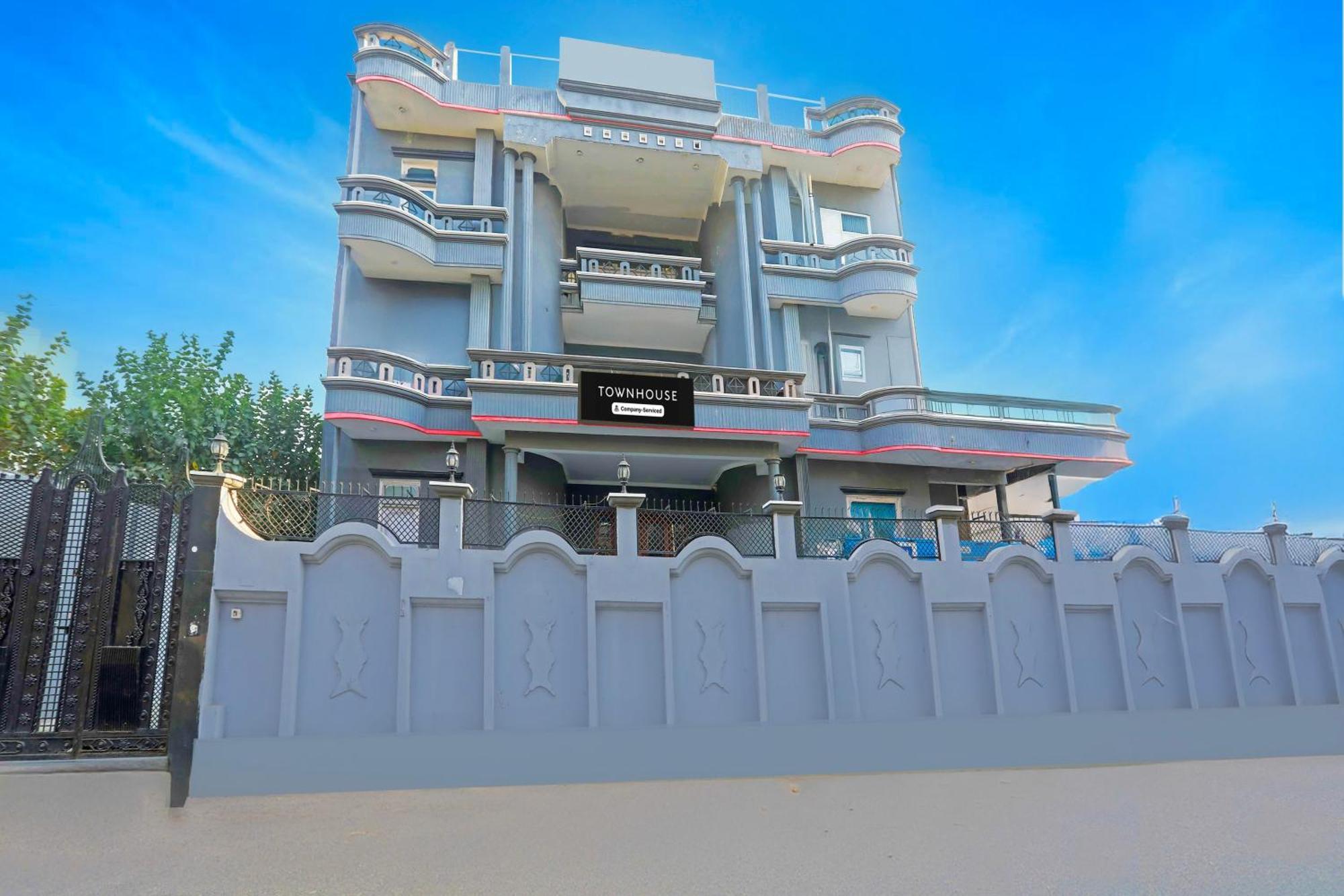 Super Townhouse Vijay Khand Gomti Nagar Lucknow Exterior photo